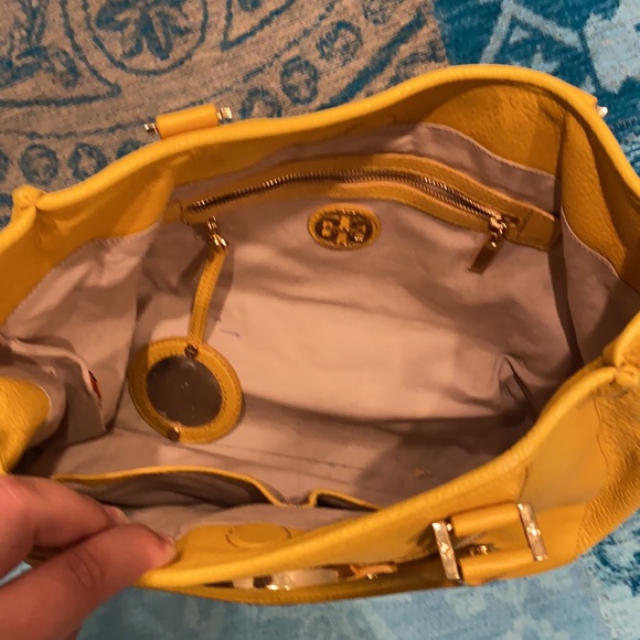 Yellow Tory Burch bag - Picture 4 of 4